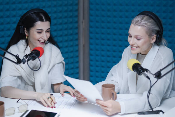 Podcasts 1 tech news podcast header img